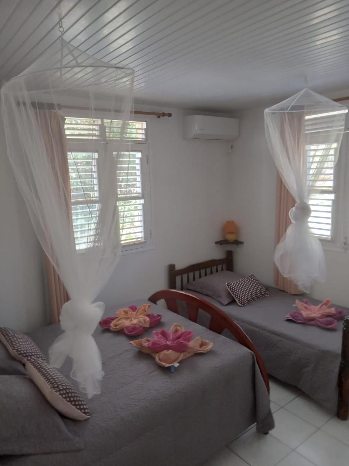 Les Orchidees Apartment Сент-Ан Екстериор снимка
